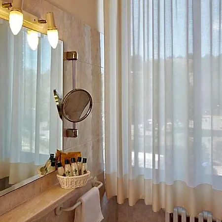 Plaza Hotel 3*