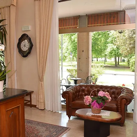 Plaza Hotel 3*